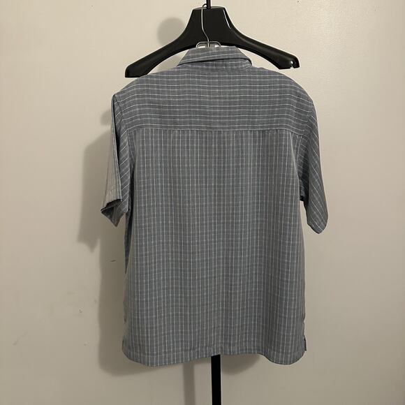 C- Two Mens Button Down Blue White Shirt Small Short Sleeve Casual - Picture 3 of 3